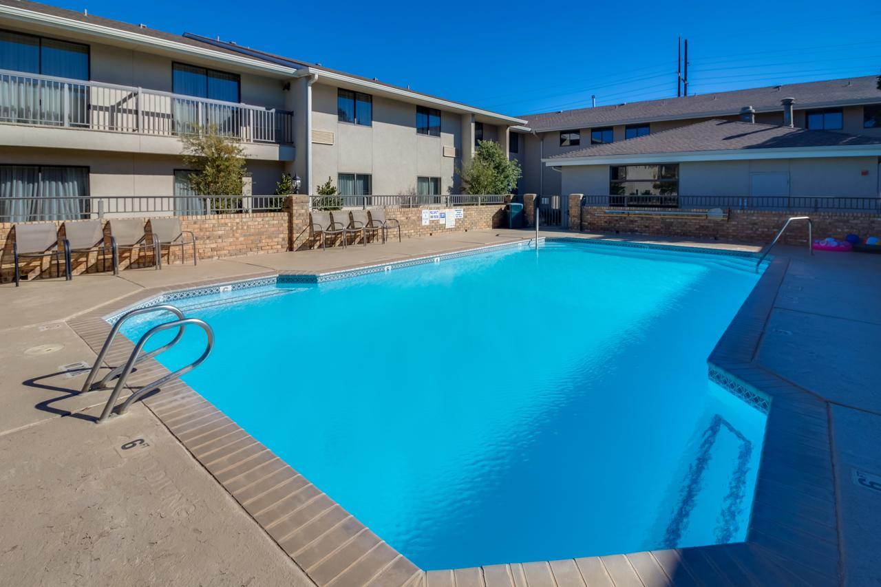 Ashmore Inn And Suites Lubbock Exterior photo